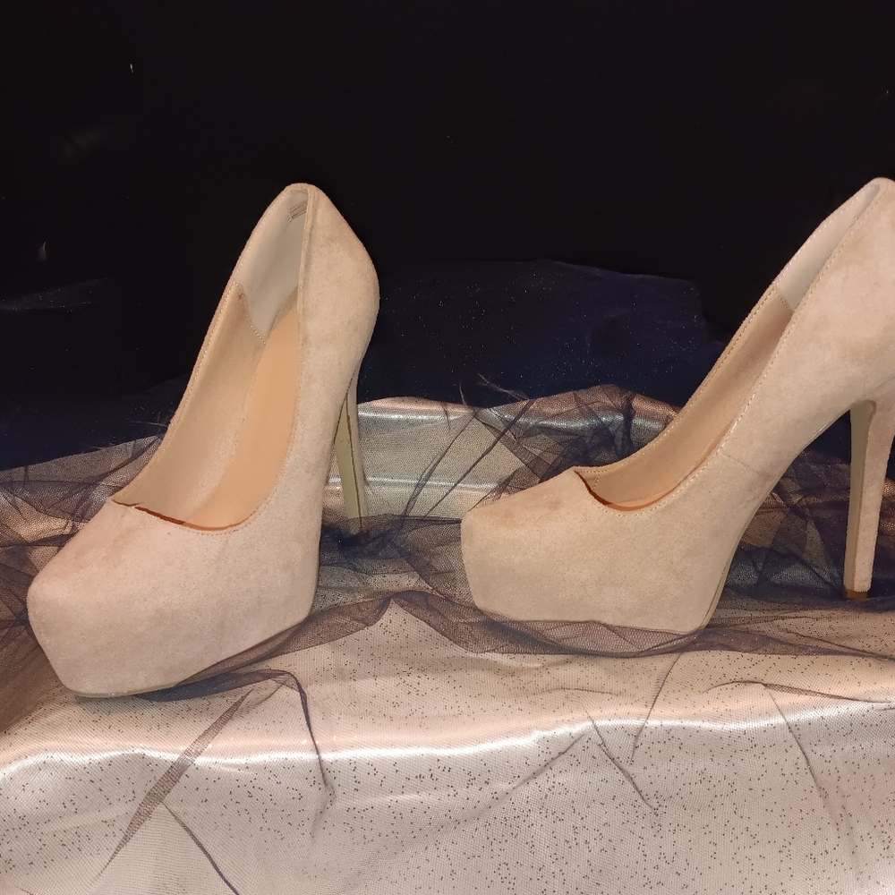 Shoes - Picture 5 of 13